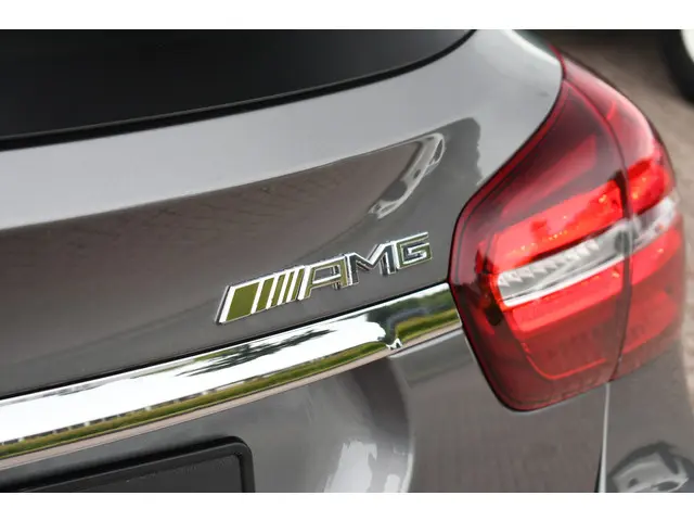 Mercedes-Benz GLA 180 AMG Night 2019 Benzine 62