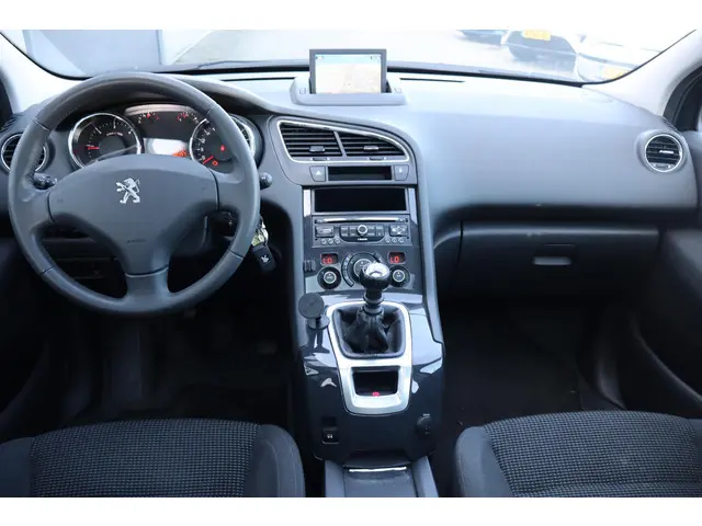 Peugeot 5008 1.6 HDi Active 5p. 2014 Diesel 2