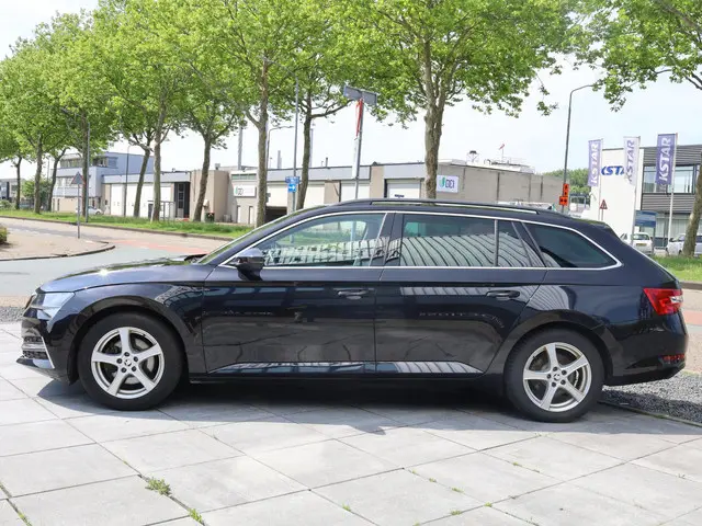 Škoda Superb Combi iV 1.4 TSI PHEV 2020 Hybride Benzine 2