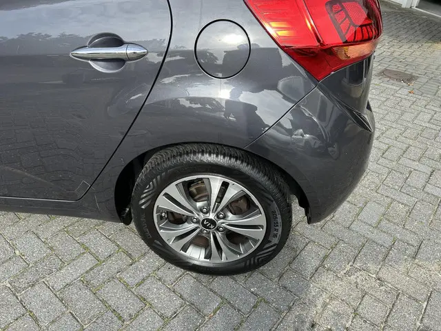 Kia Venga 1.6 CVVT ExecutiveLine 2017 Benzine 10
