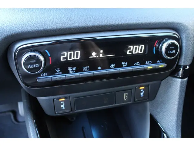 Toyota Yaris 1.5 Hybrid Executive 2022 Hybride Benzine 16