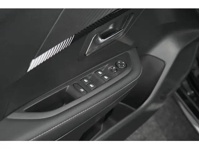 Peugeot 208 PureTech 100 Allure 2024 Benzine 30