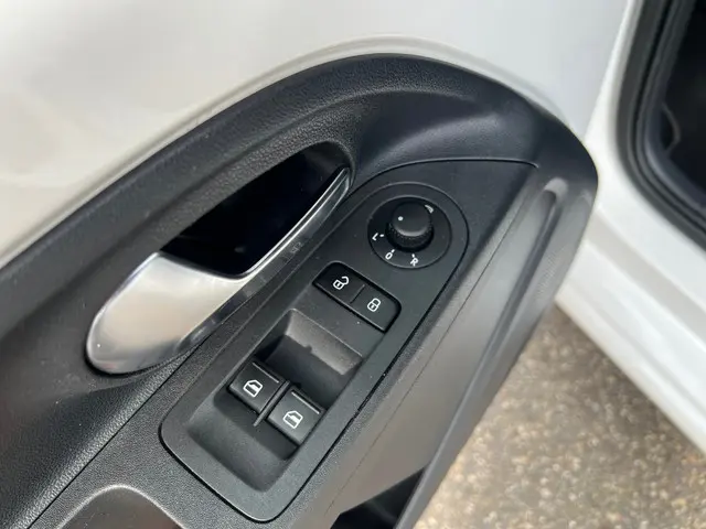 Volkswagen up! 1.0 BMT move up! 2017 Benzine 15