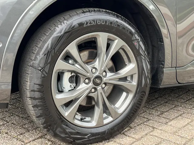 Ford Kuga 2.5 PHEV ST-Line X 2024 Hybride Benzine 40