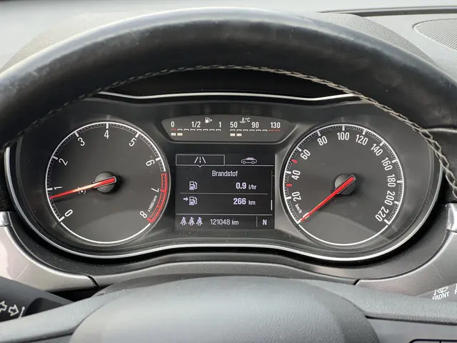 Opel Corsa 1.4 Cosmo 2015 Benzine 33