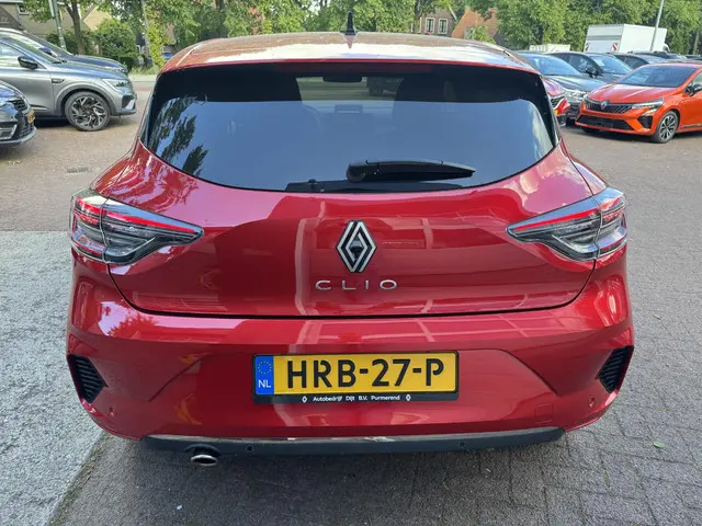 Renault Clio 1.0 TCe 90 GPF techno 2024 Benzine 6