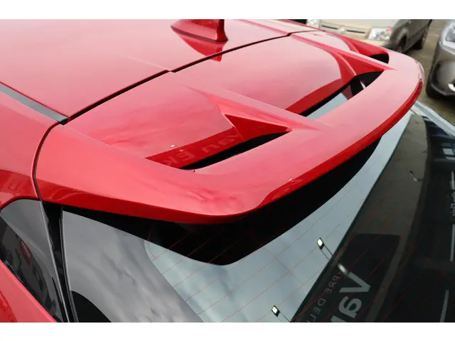 Toyota C-HR 1.8 Hybrid Dynamic, 2023 Hybride Benzine 28