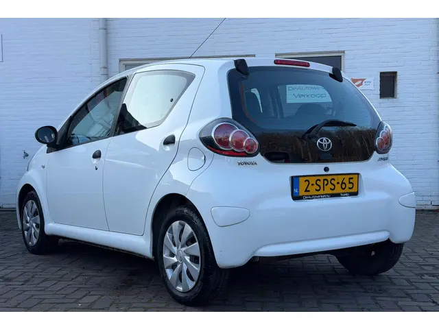 Toyota Aygo 1.0 VVT-i Now 5-deurs Airco 2013 Benzine 5