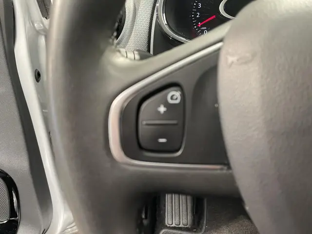 Renault Clio Estate 0.9 TCe Limited 2020 Benzine 19