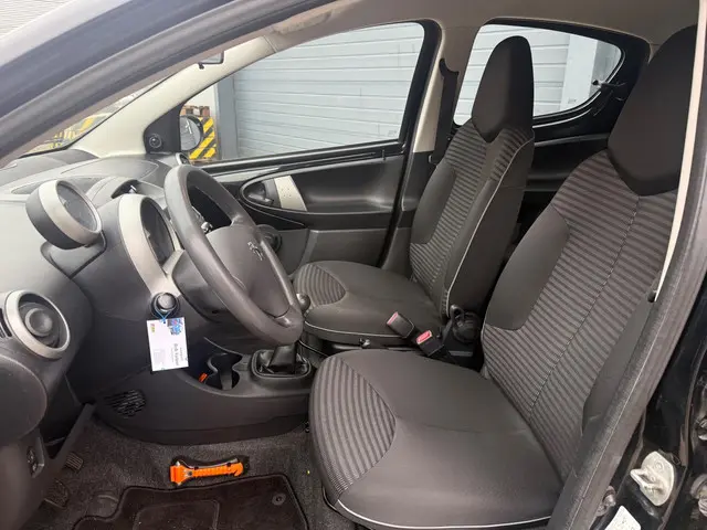 Peugeot 107 1.0 Active 2013 2013 Benzine 10