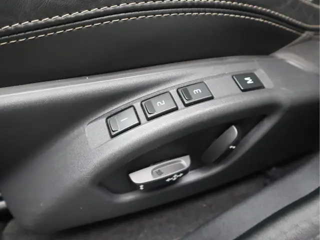 Volvo XC60 2.0 T5 R-Design 2013 Benzine 24