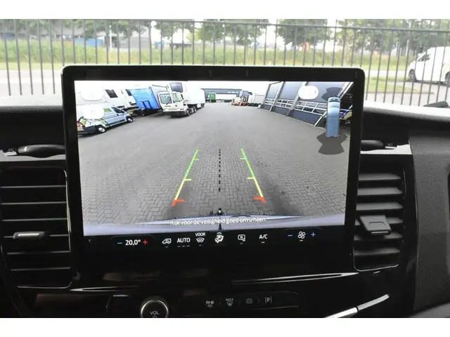 Ford Transit 350 2.0 TDCI L3H2 Limited 2024 Diesel 15