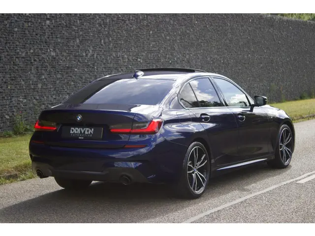 BMW 3 Serie 330i High Executive Edition 2019 Benzine 3