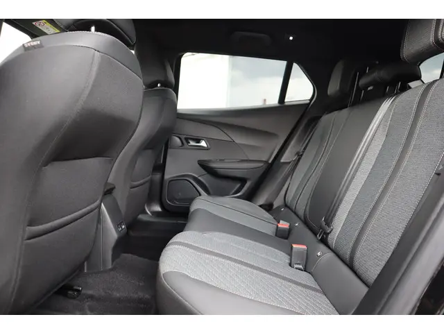 Peugeot 2008 1.2 HYBRID 136 GT 2024 Hybride Benzine 7