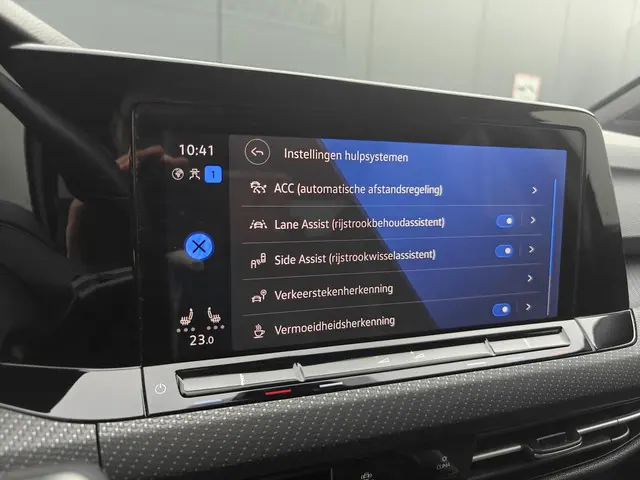 Volkswagen Golf 1.5 eTSI R-Line 2022 Benzine 18