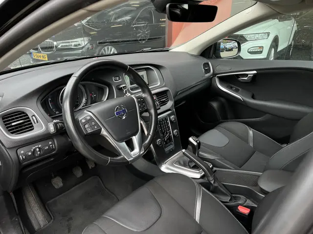 Volvo V40 2.0 T3 Momentum | Cruise | LMV 17'' | Navi 2015 Benzine 5