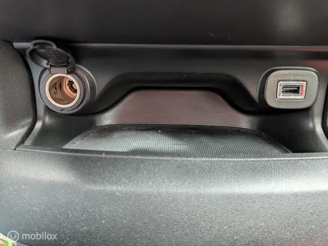 Citroën C4 Cactus 1.2 VTi Shine 2014 Benzine 23