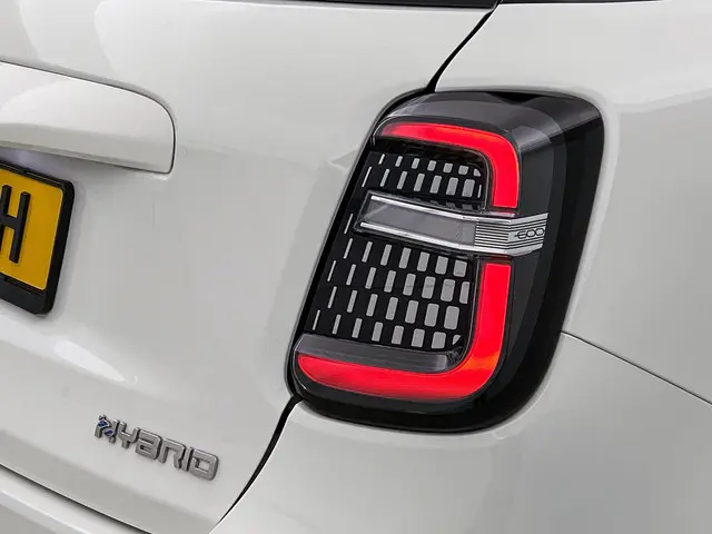 Fiat 600 1.2 Hybrid Bicolore 2024 Benzine 32