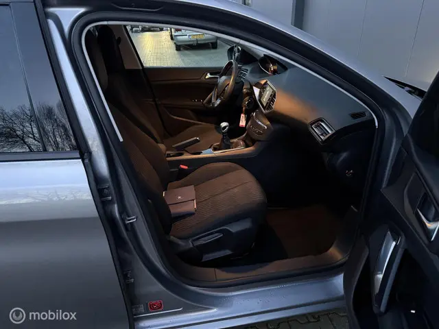 Peugeot 308 1.6 THP Allure 2014 Benzine 11