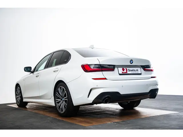 BMW 3 Serie 320i Business Edition 2021 Benzine 12