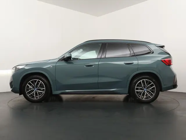 BMW iX1 xDrive30 Launch Edition 67 kWh 2024 Elektrisch 10