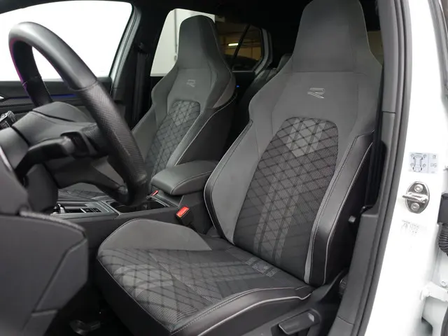 Volkswagen Golf 1.5 eTSI R Line Aut- 2020 Hybride Benzine 24