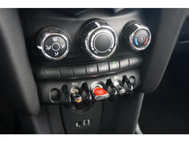 MINI 5-Deurs Cooper 2017 Benzine 15