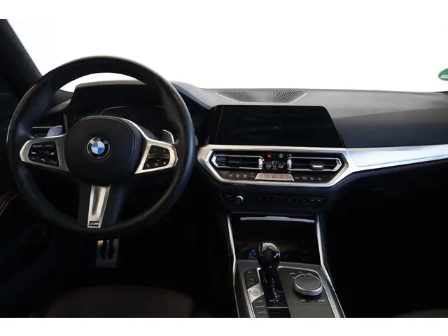 BMW 3 Serie Touring 320i 2020 Benzine 10
