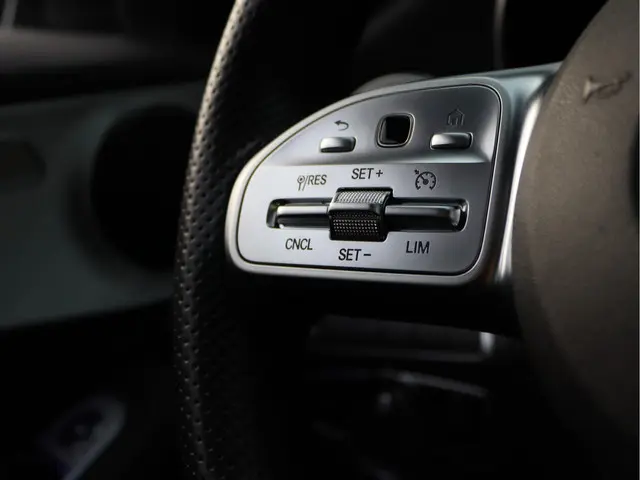 Mercedes-Benz C-Klasse 180 AMG-line 2019 Benzine 42