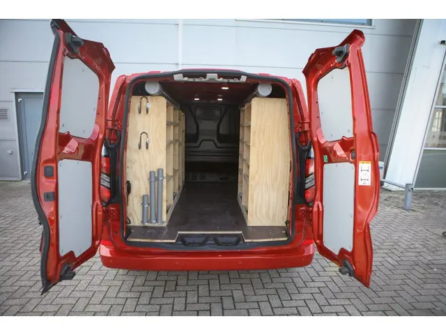 Ford Transit Custom 3