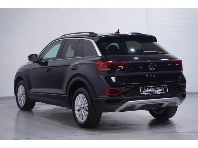 Volkswagen T-Roc 3