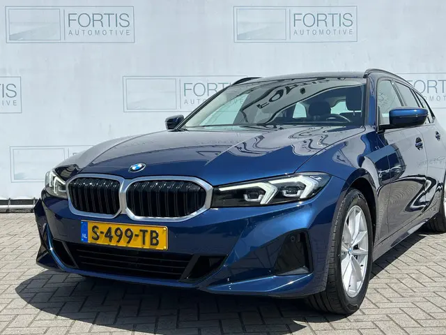 BMW 3 Serie Touring 318i 2023 Benzine 17