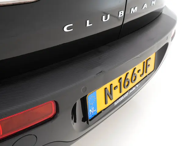 MINI Clubman Mini 1.5 Cooper Business 2015 Benzine 32