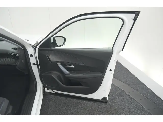 Peugeot 2008 PureTech 130 Allure 2020 Benzine 62