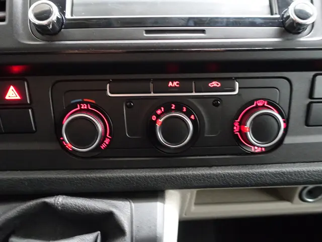 Volkswagen Transporter 2.0 TDI Euro 6 R-Line+ 2019 Diesel 9