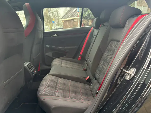 Volkswagen Golf 2.0 TSI GTI Pano 2021 Benzine 24