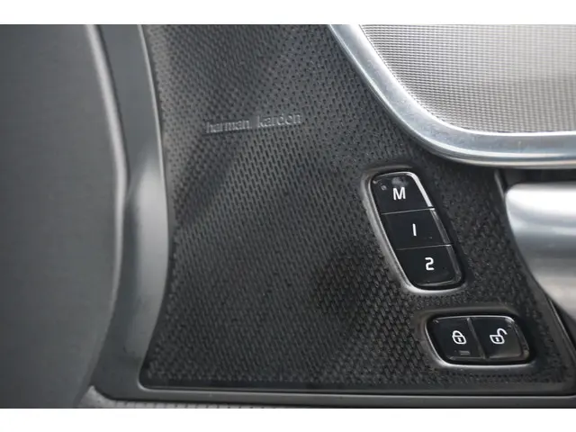 Volvo V90 2.0 B4 R-Design 2021 Benzine 19
