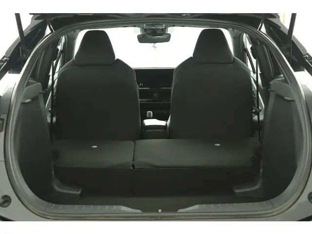 Toyota C-HR 1.8 Hybrid 140 Active 2024 Hybride Benzine 26