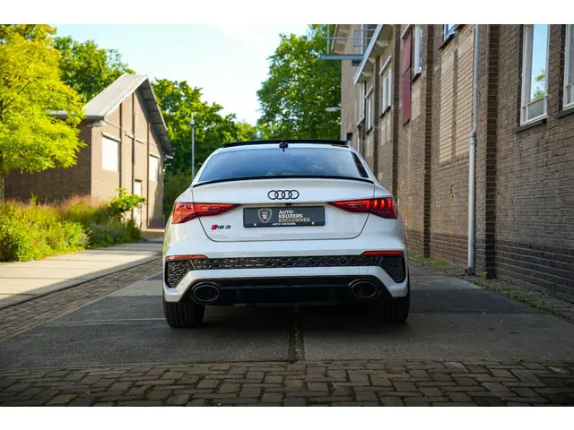 Audi RS3 Limousine 2.5 TFSI RS 3 quattro 2023 Benzine 4