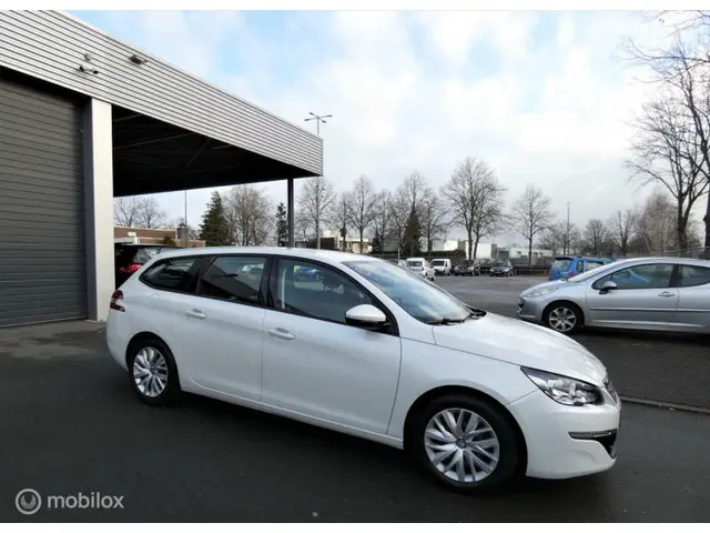 Peugeot 308 1.2 PURET.BLUE LEASE 2015 Benzine 7