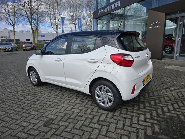 Hyundai i10 1.0 Premium 1e eig/NL-auto 2022 Benzine 4