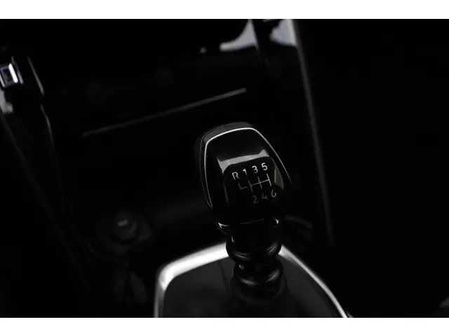 Peugeot 208 PureTech 100 Allure 2024 Benzine 25