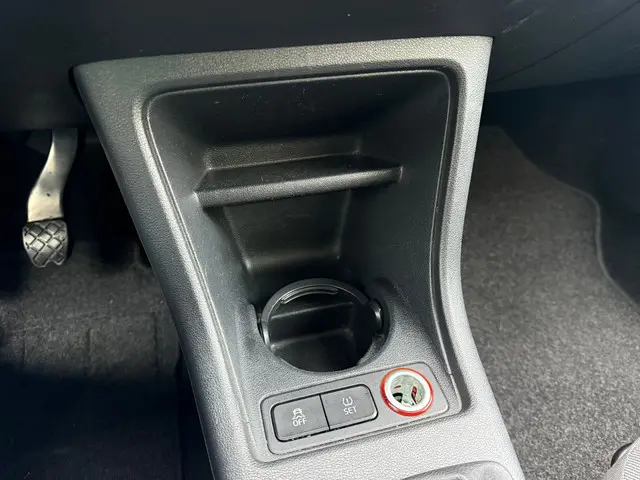 Volkswagen up! 1.0 move up! BlueMotion 2015 Benzine 34