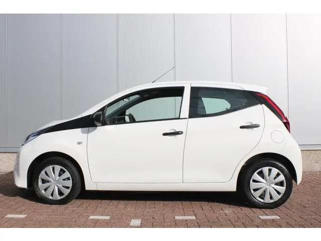 Toyota Aygo 1.0 VVT-i x-fun 2022 Benzine 2