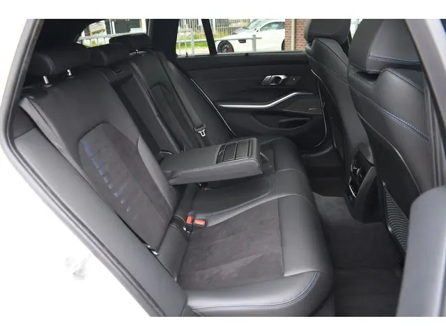 BMW 3 Serie Touring 330e M-Sport 2020 Hybride Benzine 24