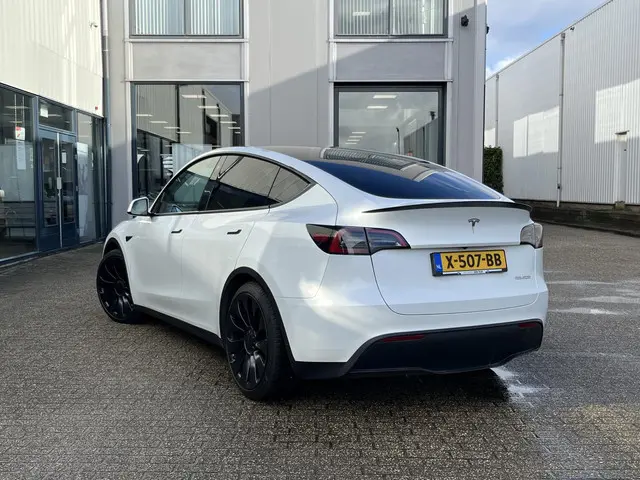 Tesla Model Y Performance AWD 75 kWh 2023 Elektrisch 11