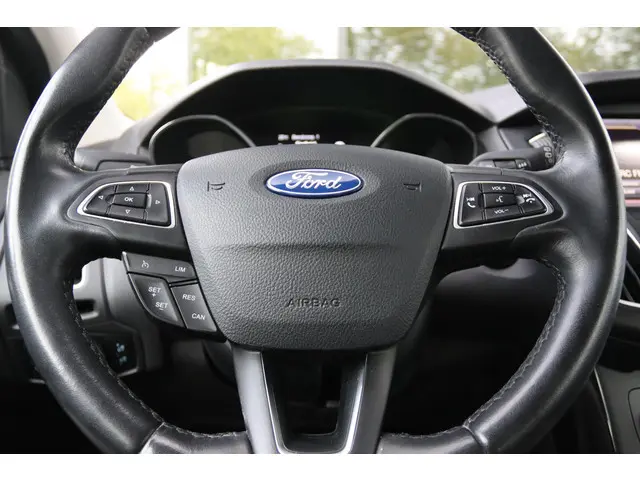 Ford Focus 1.0 TITANIUM ED. 2015 Benzine 15