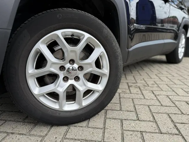 Jeep Renegade 1.4 MultiAir Limited 2015 Benzine 19