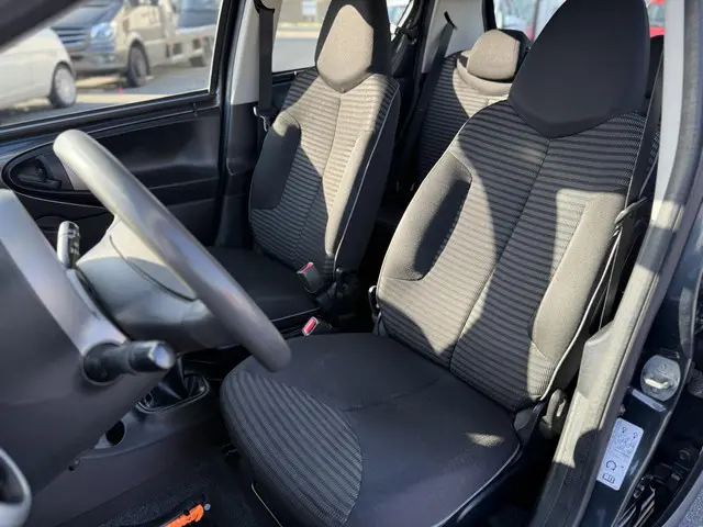 Peugeot 107 1.0 Active 2013 Benzine 11