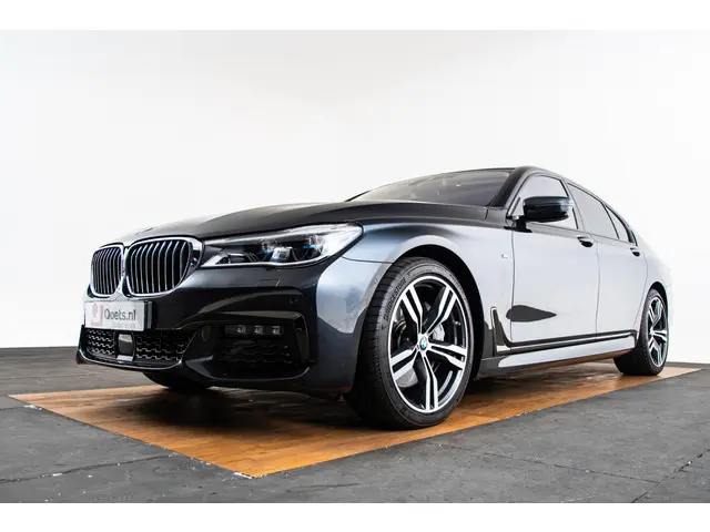 BMW 7 Serie 750i xDrive High Executive 2018 Benzine 7